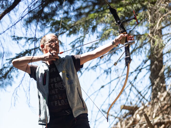 Aktivitäten mit Kindern im Freien Bogenschießen Familienregion Serfaus-Fiss-Ladis Madatschen Familie Geiger | © Serfaus-Fiss-Ladis Marketing GmbH | Andreas Kirschner
