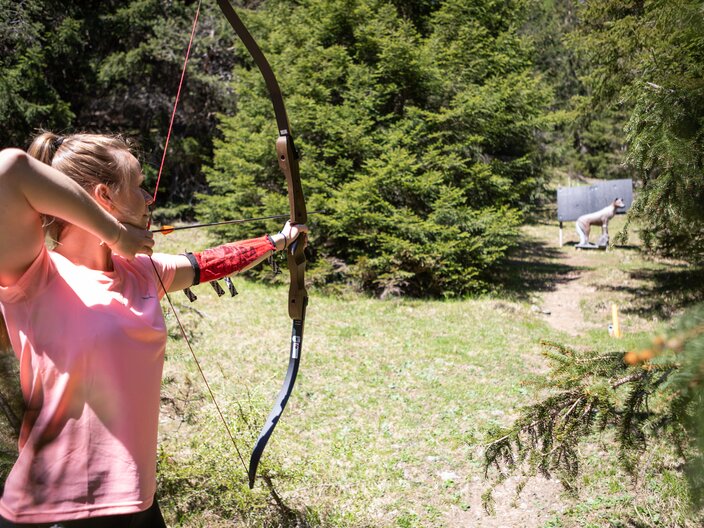 Sehne richtig spannen Bogenschießen Technik Tipps Bogenschießanlage Serfaus-Fiss-Ladis Tirol | © Serfaus-Fiss-Ladis Marketing GmbH | Andreas Kirschner