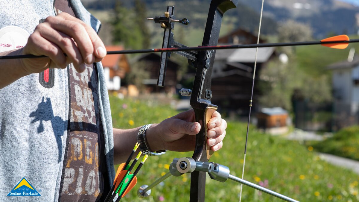 Bogenschießen Madatschen Familienregion Serfaus-Fiss-Ladis Outdooraktivitäten Bogenparcours Tirol | © Serfaus-Fiss-Ladis Marketing GmbH | Andreas Kirschner
