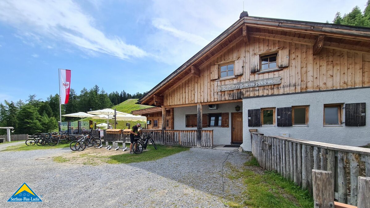 Das Bergrestaurant Schöngampalm in der familienfreundlichen Urlaubsregion Serfaus-Fiss-Ladis in Tirol in Österreich | © Serfaus-Fiss-Ladis Marketing GmbH