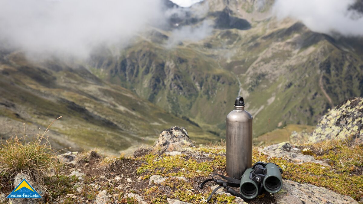 Blick mit Fernglas auf Bergemeer in der Familienregion Serfaus-Fiss-Ladis in Tirol | © Serfaus-Fiss-Ladis Marketing GmbH | Andreas Kirschner