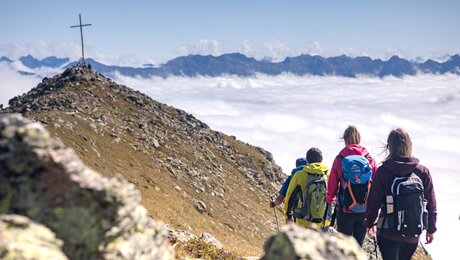 Wandern in der Gruppe mit geprüftem Wanderführer Familienregion Serfaus-Fiss-Ladis | © Serfaus-Fiss-Ladis Marketing GmbH | Andreas Kirschner