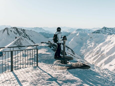 Aussichtspunkte im Familienskigebiet Serfaus-Fiss-Ladis in Tirol Masnerkopf M1 Bartgeierskulptur | © sommertage.com