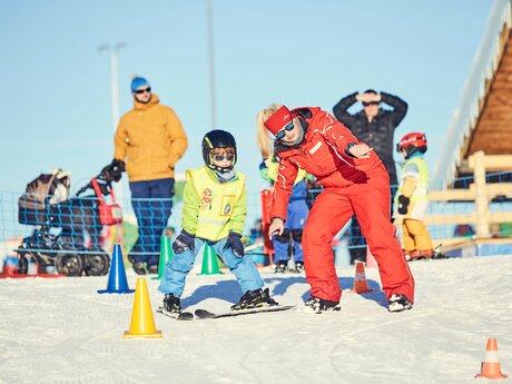 Kind beim Skiunterricht in der Skischule Fiss-Ladis im Familienskigebiet Serfaus-Fiss-Ladis in Tirol | © Skischule Fiss-Ladis