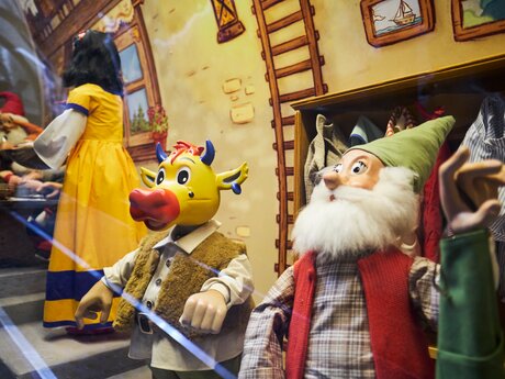 Inszeniertes Förderband mit Märchenfiguren in Bertas Kinderland Märchen Express von Serfaus-Fiss-Ladis in Tirol | © Skischule Fiss-Ladis