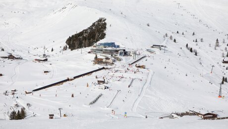 Die Gampenabfahrt ist eine blaue Piste im Skigebiet Serfaus Fiss Ladis Tirol Österreich | © Serfaus-Fiss-Ladis Marketing GmbH I Andreas Kirschner