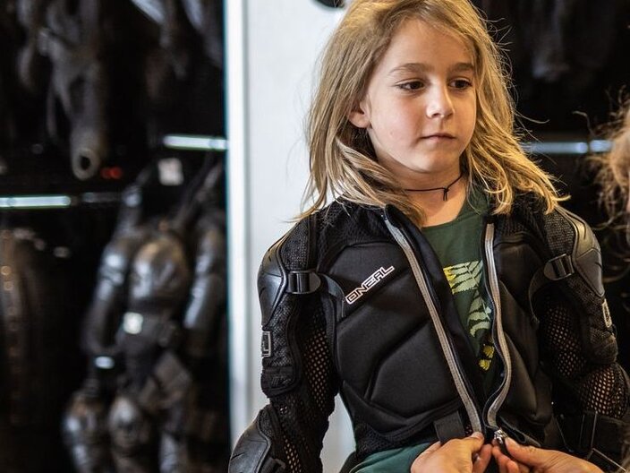 Protektoren ausleihen im Bikepark Serfaus-Fiss-Ladis in Tirol | © Serfaus-Fiss-Ladis Marketing GmbH | Rene Raggl