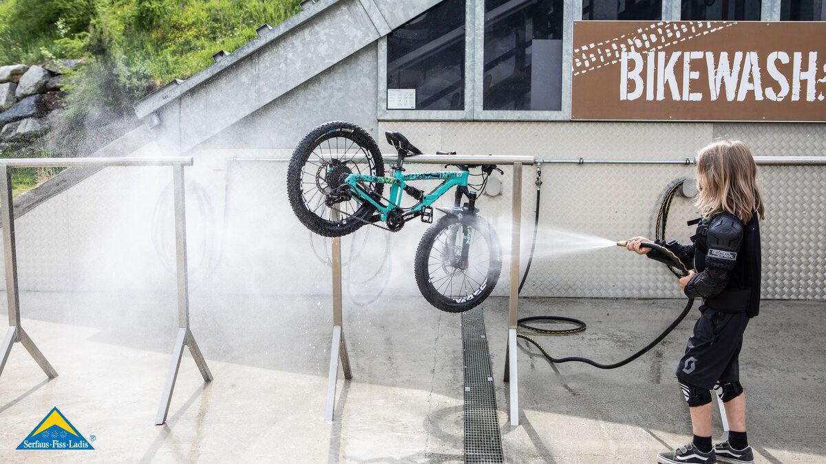 Waschanlage kostenlos an der Talstation der Sunliner-Bahn in Serfaus-Fiss-Ladis in Tirol | © Serfaus-Fiss-Ladis Marketing GmbH | Rene Raggl
