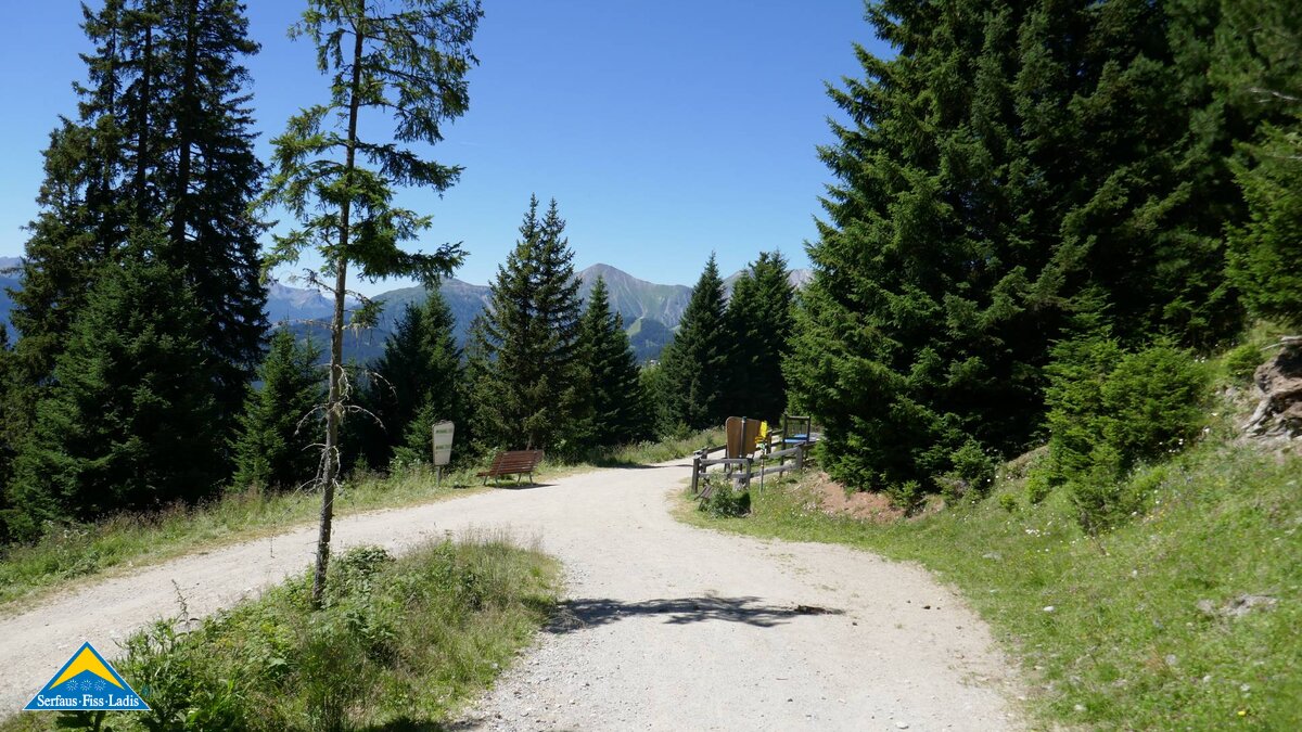 Abzweigung Fisser Kraft- und Sinnesweg in Serfaus-Fiss-Ladis in Tirol | © Serfaus-Fiss-Ladis Marketing GmbH