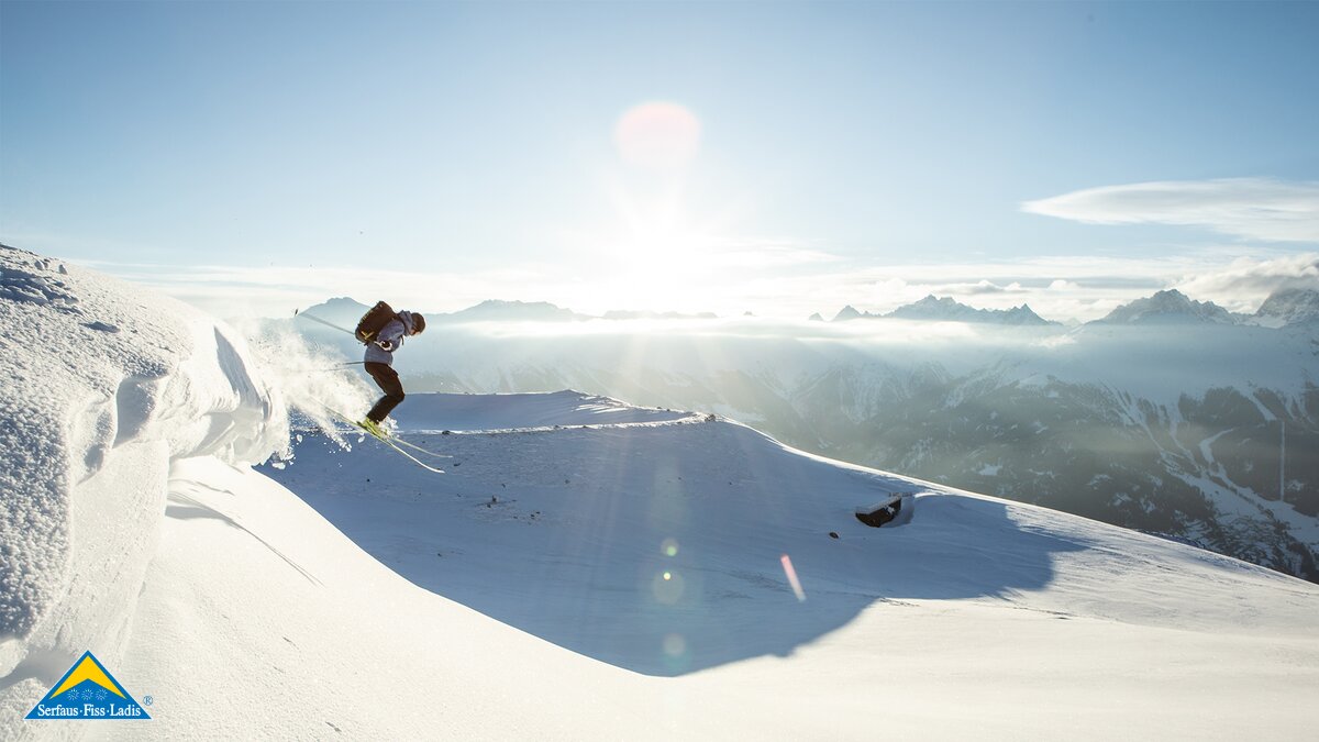 Bei Skitouren kann es im freien Gelände auch zu Sprüngen kommen | © Serfaus-Fiss-Ladis Marketing GmbH | Rene Raggl