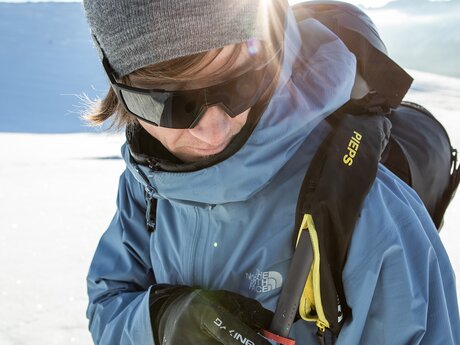 Über die richtige Ausrüstung für eine Skitour sollte man sich vorher genau informieren. Geführte Skitour in Serfaus-Fiss-Ladis Tirol Österreich | © Serfaus-Fiss-Ladis Marketing GmbH | Rene Raggl