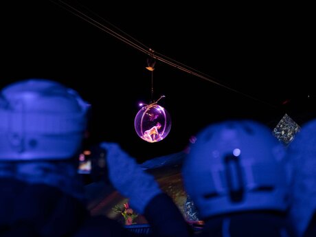 Bei der Adventure Night in Serfaus gibt es auch akrobatische Einlagen.  | © kommwirmachendaseinfach