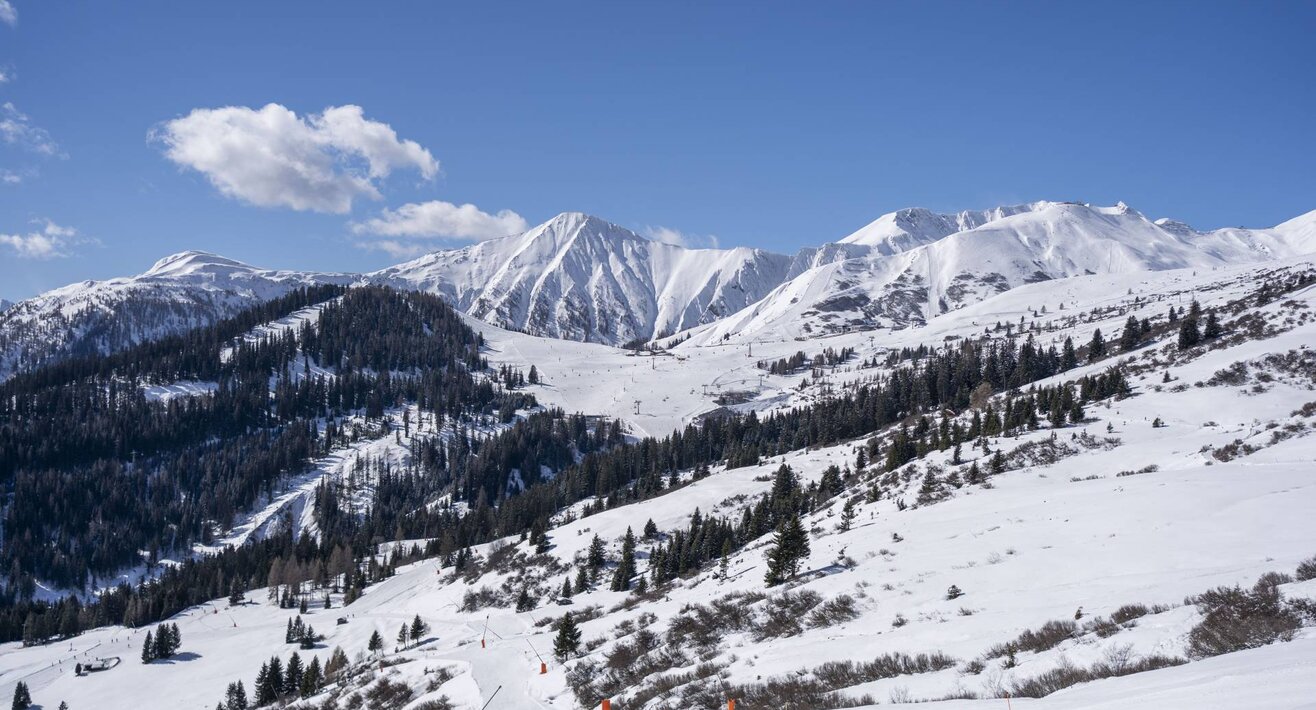 Auf dem Panorama-Genussweg hat man einen atemberaubenden Ausblick auf die Berge in Serfaus-Fiss-Ladis. | © kommwirmachendaseinfach