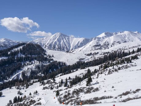 Auf dem Panorama-Genussweg hat man einen atemberaubenden Ausblick auf die Berge in Serfaus-Fiss-Ladis. | © kommwirmachendaseinfach