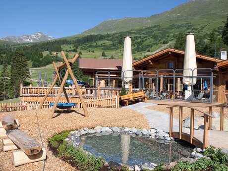 Das Restaurant Leithe Wirt in Serfaus bietet eine große Sonnenterrasse im Wandergebiet Serfaus Fiss Ladis | © Serfaus-Fiss-Ladis Marketing GmbH | Andreas Kirschner