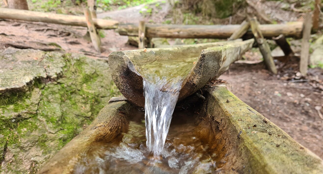 Alles rund ums Thema Wasser gibt es beim Wasserwandersteig in Ladis Tirol zu erleben und entdecken | © Serfaus-Fiss-Ladis Marketing GmbH 