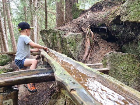 Wasserlabyrinth am Wasserwandersteig in Serfaus Fiss Ladis in Tirol | © Serfaus-Fiss-Ladis Marketing GmbH 
