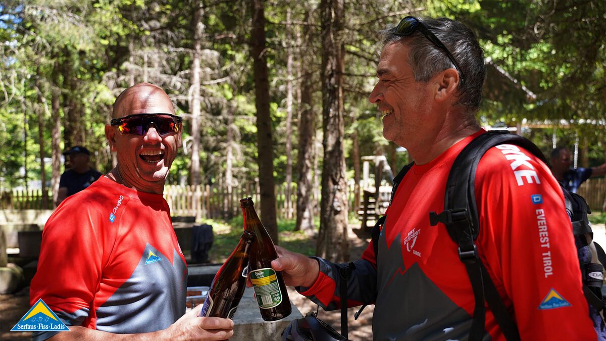 Nach der Bike Everest Tour von Landeck nach Fiss gibt es eine verdiente Stärkung | © Serfaus-Fiss-Ladis Marketing GmbH | Daniela Venier