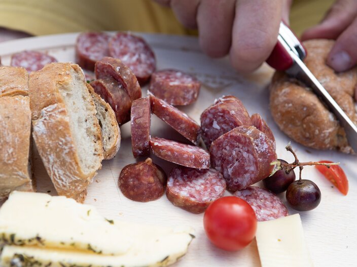 Gute und ausreichende Verpflegung ist für eine Bergtour wichtig. Das ist Wandern in Serfaus-Fiss-Ladis | © Serfaus-Fiss-Ladis Marketing GmbH | Andreas Kirschner