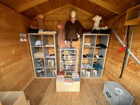 Selbst geschoren und verarbeitete Alpaka-Textilien aus Tirol | © Serfaus-Fiss-Ladis Marketing GmbH