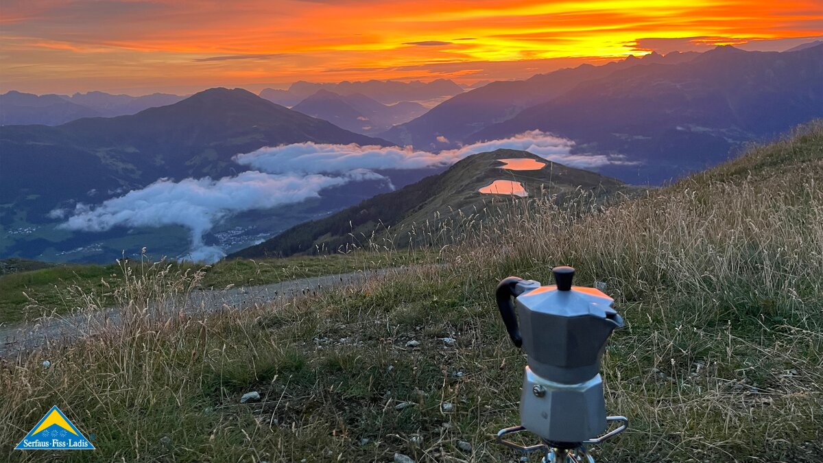 Mit einem heißen Kaffee den Sonnenaufgang in Serfaus-Fiss-Ladis in Tirol genießen | © Serfaus-Fiss-Ladis Marketing GmbH