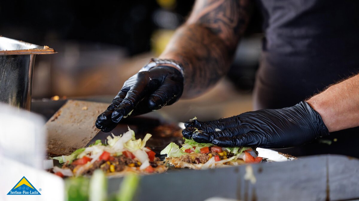 Unzählige Delikatessen beim Food-Truck-Festival in Fiss | © Serfaus-Fiss-Ladis Marketing GmbH | Fabian Schirgi