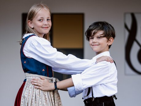 Traditionelle Tänze der Kindertrachtengruppe Fiss aus Serfaus-Fiss-Ladis | © Serfaus-Fiss-Ladis Marketing GmbH | Rene Raggl