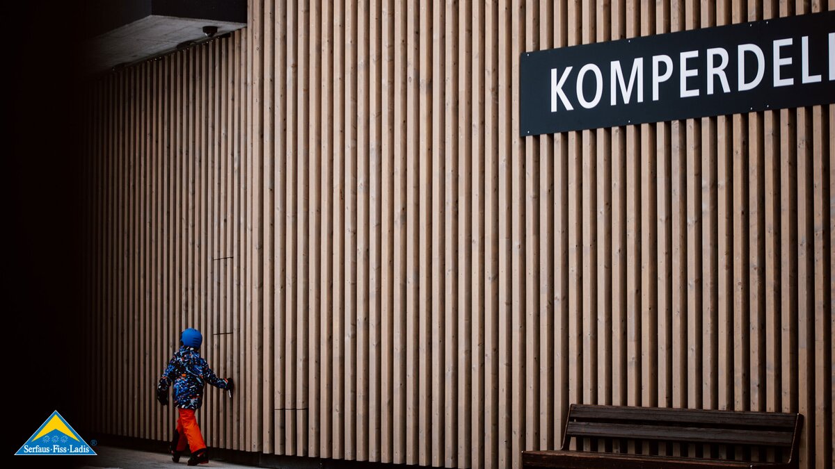 Elegantes Design mit Holzlamellen bei der neuen Komperdellbahn in Serfaus Tirol | © Serfaus-Fiss-Ladis Marketing GmbH | Rene Raggl