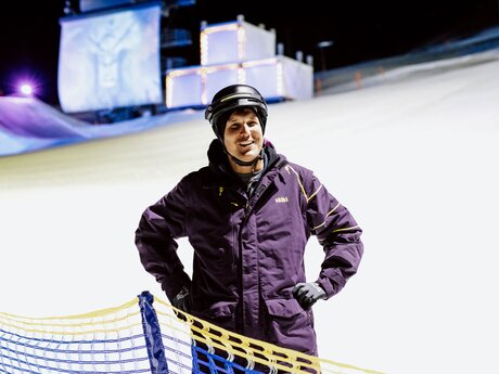 Gottfried "Goffi" Gram und Team zeigen waghalsige Skitricks beim Nightflow in Serfaus-Fiss-Ladis | © Serfaus-Fiss-Ladis Marketing GmbH | Rene Raggl