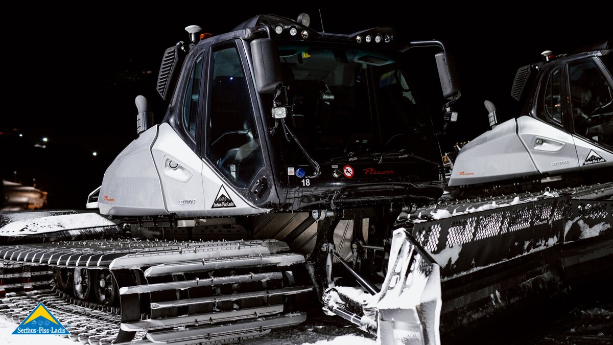 Nightflow-Präparation: Ein Pistenbully schafft vorab ideale Bedingungen für die Teilnehmer | © Serfaus-Fiss-Ladis Marketing GmbH | Rene Raggl