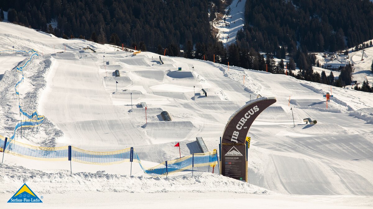 Im Jib Circus in Serfaus werden Rails und Boxen zu wahren Kunstwerken für ein tollen Fahrerlebnis | © Serfaus-Fiss-Ladis Marketing GmbH | Roland Haschka