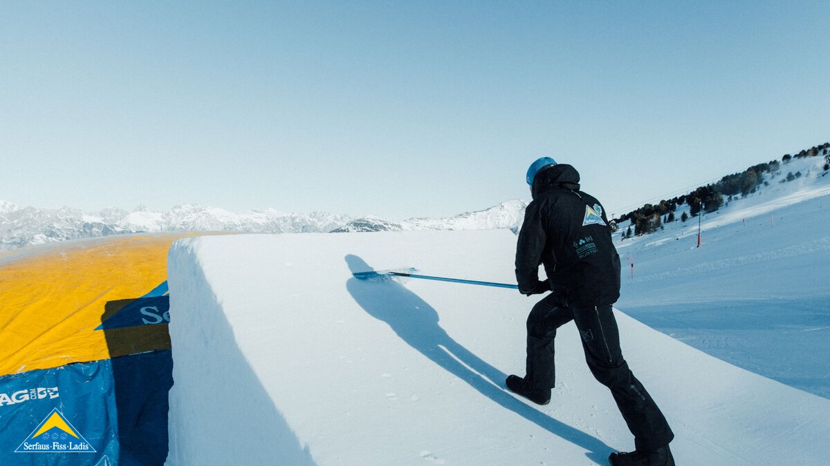 Beim Bau von Kickern ist sehr viel Fachwissen und Expertise gefragt | © Serfaus-Fiss-Ladis Marketing GmbH | Elias Pöham