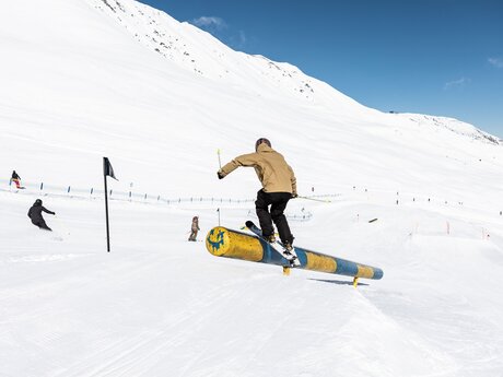 Anspruchsvolle Rails und Sprünge für Profis in Serfaus-Fiss-Ladis Fun Areas Tirol | © Serfaus-Fiss-Ladis Marketing GmbH | Rene Raggl