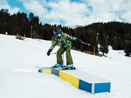 Erste Slide-Versuche im Sun Park in Serfaus Fiss Ladis | © Serfaus-Fiss-Ladis Marketing GmbH | Elias Pöham