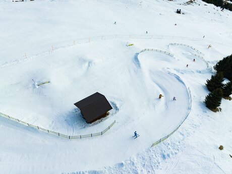Erste Fahrten durch die Snowparks sind im Skigebiet Serfaus Fiss Ladis in Tirol möglich | © Serfaus-Fiss-Ladis Marketing GmbH | Elias Pöham