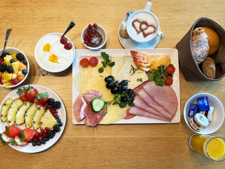 Frühstücksangebot im Familienrestaurant Sonnenburg in Serfaus-Fiss-Ladis Tirol Österreich | © Serfaus-Fiss-Ladis Marketing GmbH