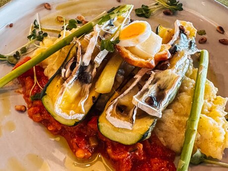  Regionales Essen bei der Kulinarikwanderung in Serfaus-Fiss-Ladis | © Serfaus-Fiss-Ladis Marketing GmbH | wolkenweit