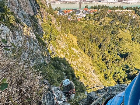 Der Klettersteig unterhalb der Burg Laudegg in Ladis bietet eine fantastische Aussicht | © Serfaus-Fiss-Ladis Marketing GmbH | wolkenweit