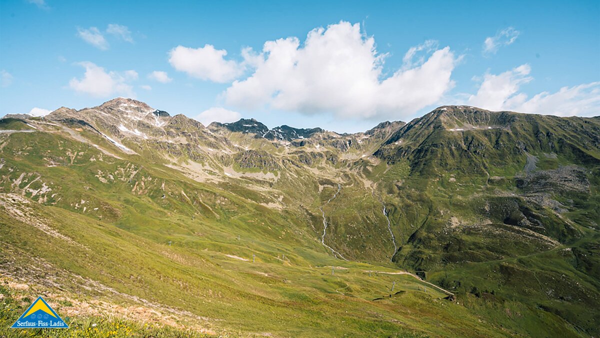 Wanderroute zum Furglersee bietet einen tollen Ausblick über Serfaus-Fiss-Ladis und die Berge | © Serfaus-Fiss-Ladis Marketing GmbH | wolkenweit