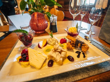 Dessert bei der Kulinarikwanderung in Serfaus-Fiss-Ladis | © Serfaus-Fiss-Ladis Marketing GmbH | wolkenweit