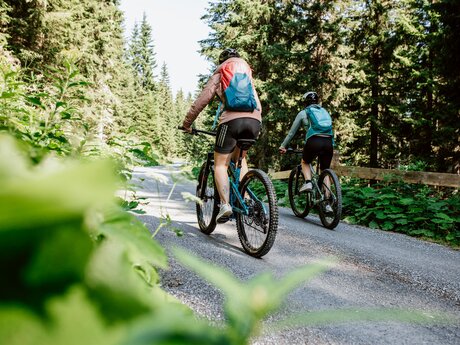 Breite Radwege in den Tiroler Bergen | © Serfaus-Fiss-Ladis Marketing GmbH | Rene Raggl