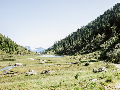 Sonniger Urgsee in der Sommerlandschaft | © Serfaus-Fiss-Ladis Marketing GmbH | Rene Raggl