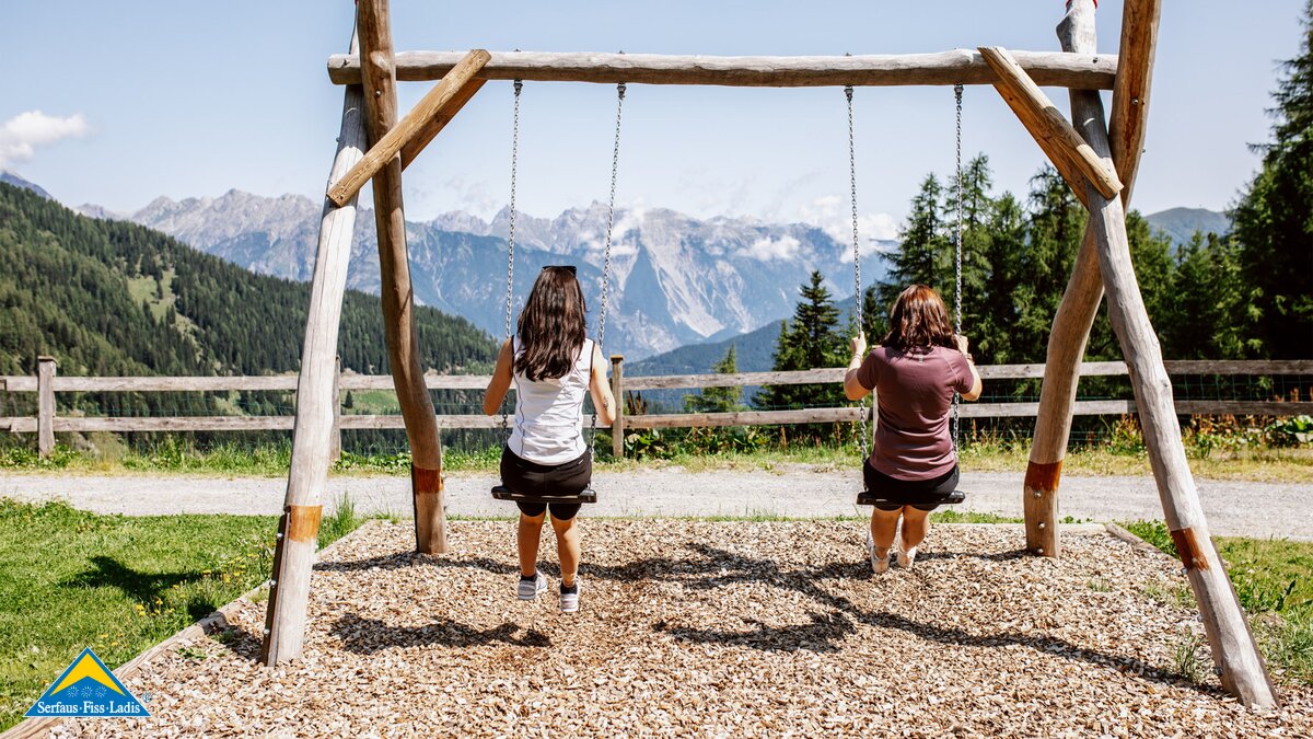 Schaukeln mit Bergpanorama  | © Serfaus-Fiss-Ladis Marketing GmbH | Rene Raggl