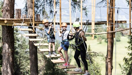 Freischwebende Hindernisse im Kletterpark Serfaus-Fiss-Ladis | © Serfaus-Fiss-Ladis Marketing GmbH | Rene Raggl