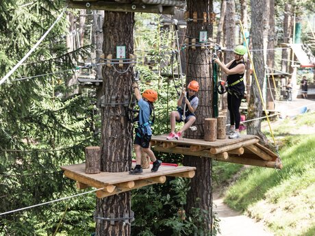 Waldseilpark mit unterschiedlichen Herausforderungen | © Serfaus-Fiss-Ladis Marketing GmbH | Rene Raggl