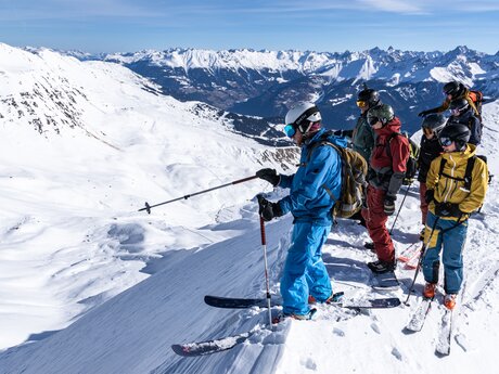 Im Hintergrund verschneite Berge von Serfaus-Fiss-Ladis | © Serfaus-Fiss-Ladis Marketing GmbH | Heli Düringer