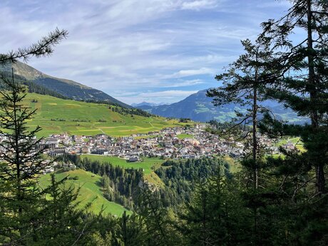 Komperdellmarsch in Tirol belohnt mit Fernblick. | © Serfaus-Fiss-Ladis Marketing GmbH