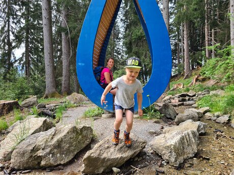 Rastplatz und Spielplatz beim Wasserwandersteig in Ladis | © Serfaus-Fiss-Ladis Marketing GmbH 