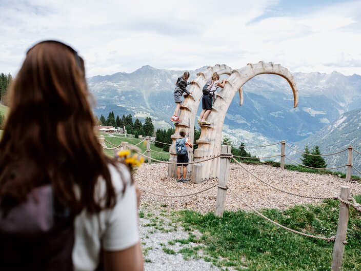 Kleine Kletterer am Wildtierweg in Fiss | © Serfaus-Fiss-Ladis Marketing GmbH | Rene Raggl