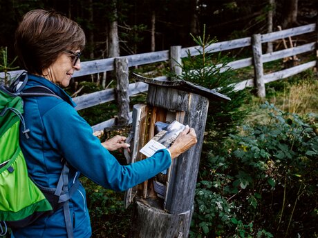 Folder Besinnungsweg Serfaus | © Serfaus-Fiss-Ladis Marketing GmbH | Rene Raggl